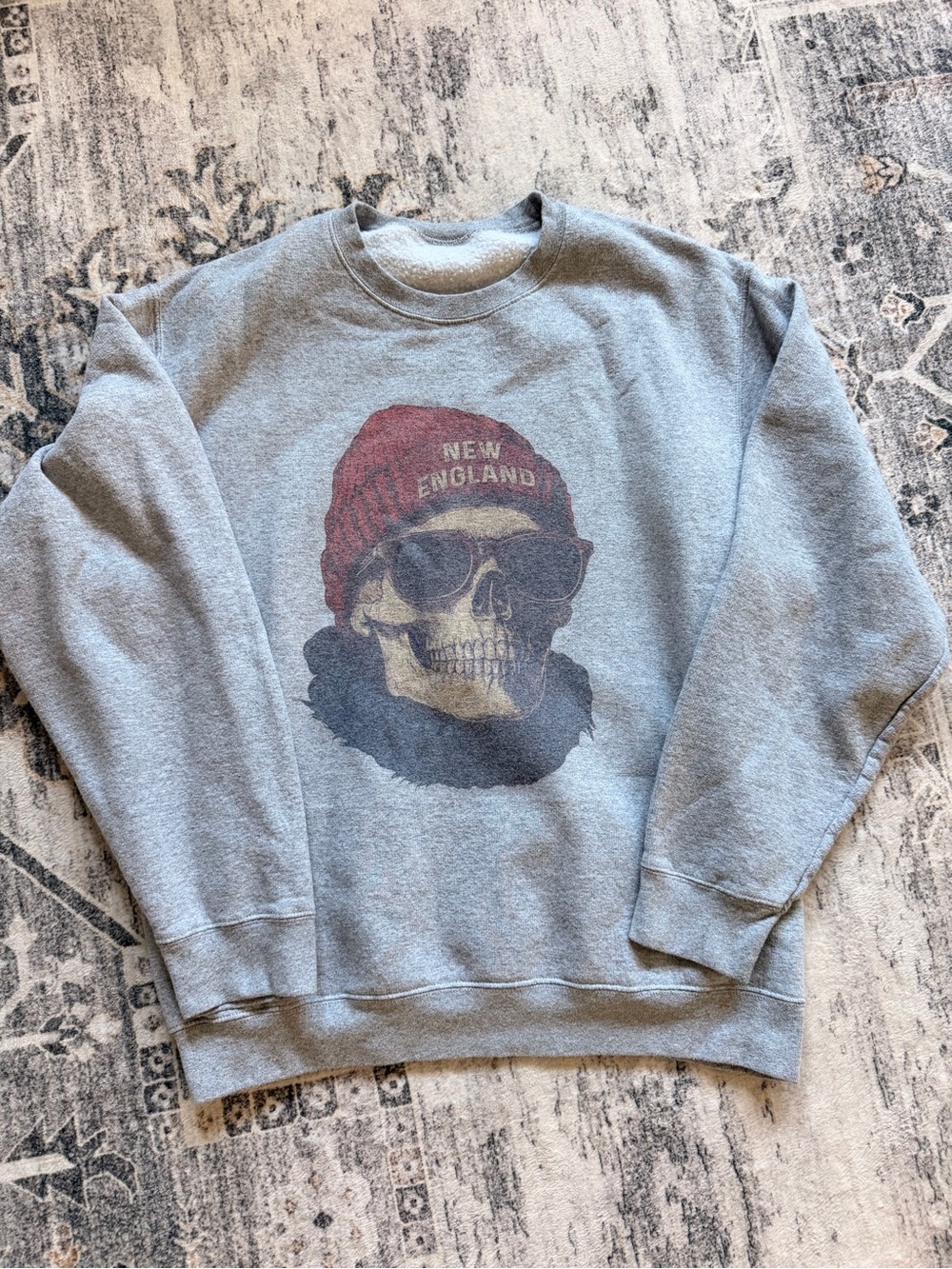 Men’s Gray Crewneck Sweatshirt with Red Beanie Skull Graphic